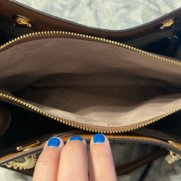 Teagan Large Logo Shoulder Bag - Picture 3 of 6